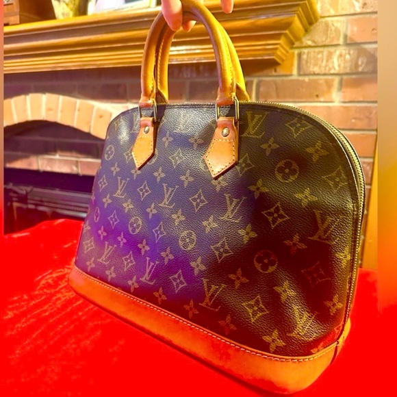 WOW POSHMARK - Authentic Vintage Louis Vuitton Monogram Alma Handbag - Picture 13 of 15